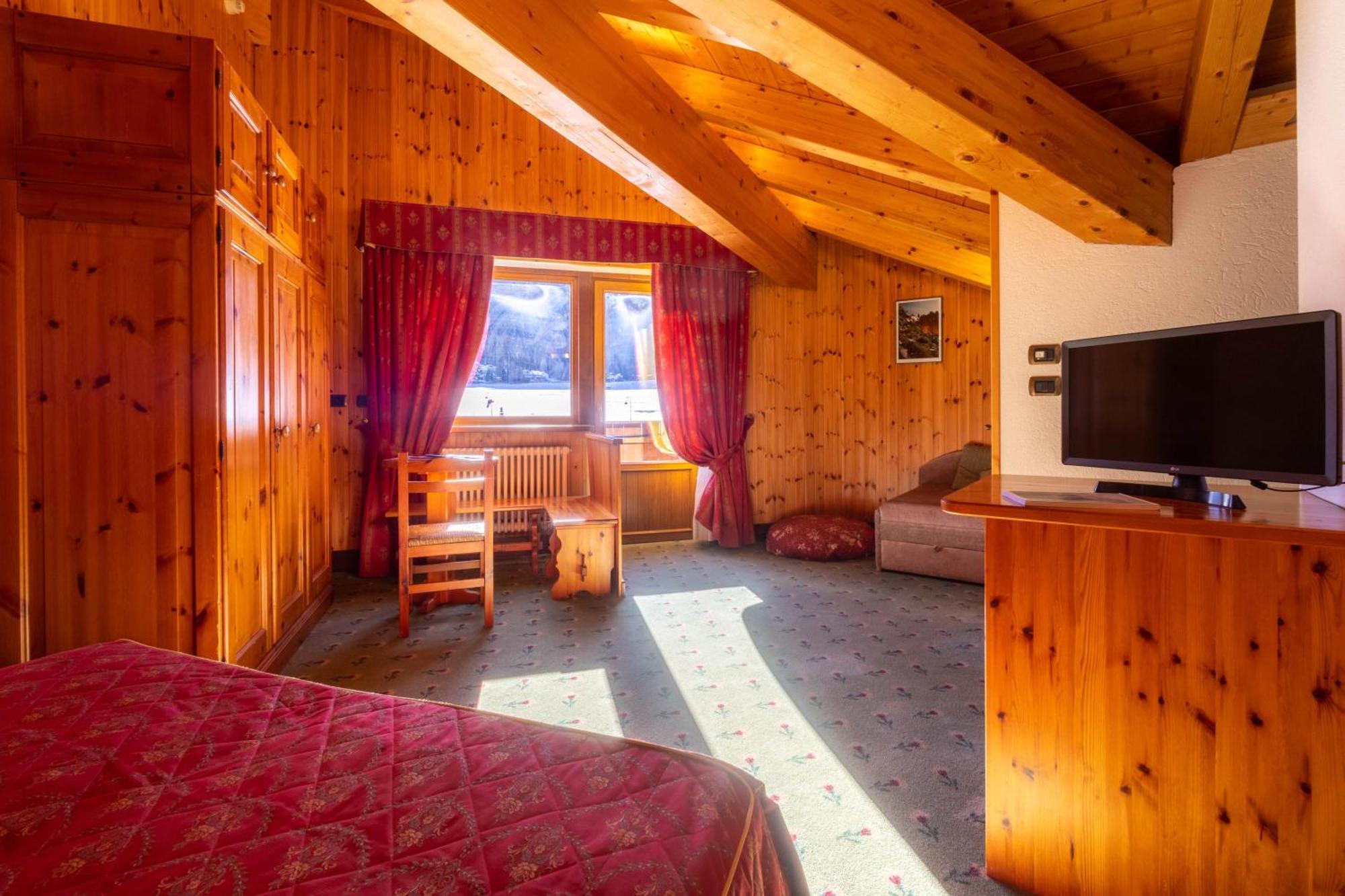 Hotel Bouton D'Or - Cogne Exterior photo